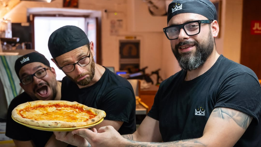 Il team The King Street Food al lavoro
